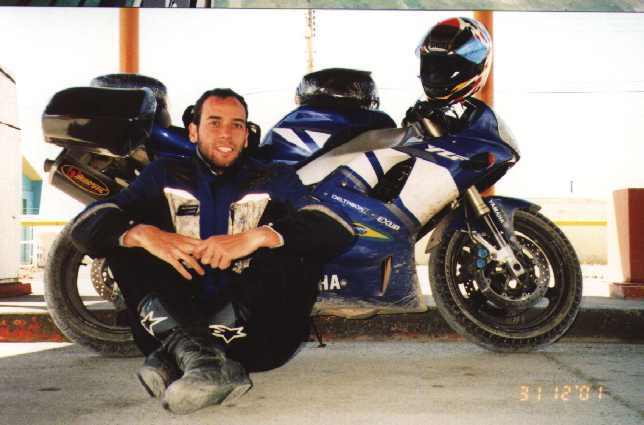 O que faz uma YZF-R1 na minha garagem?
