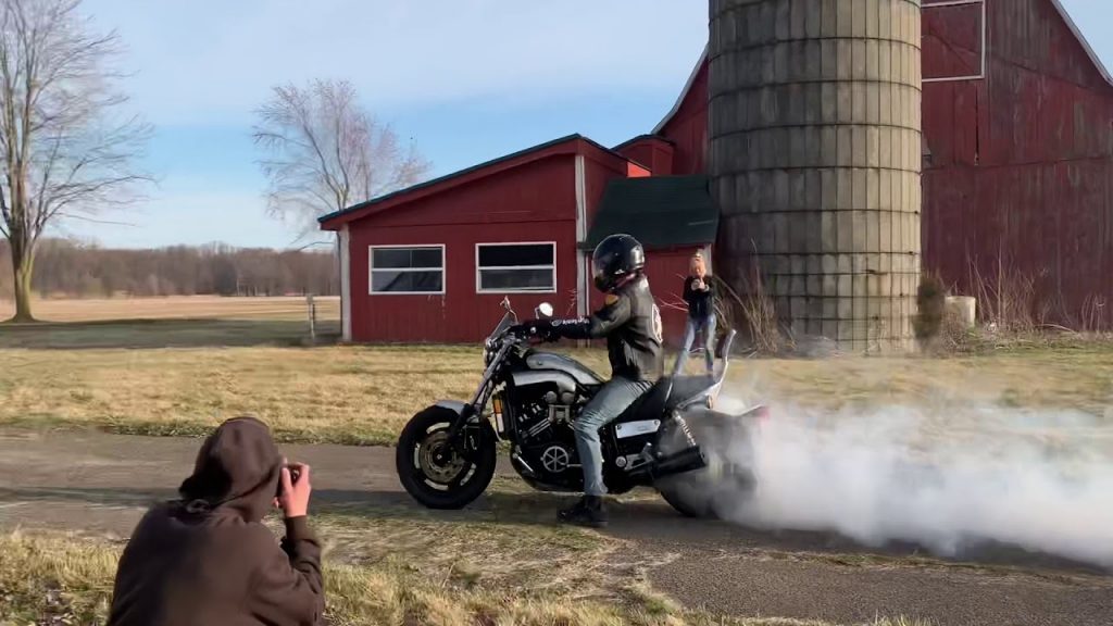 Yamaha V-max - soco no estômago